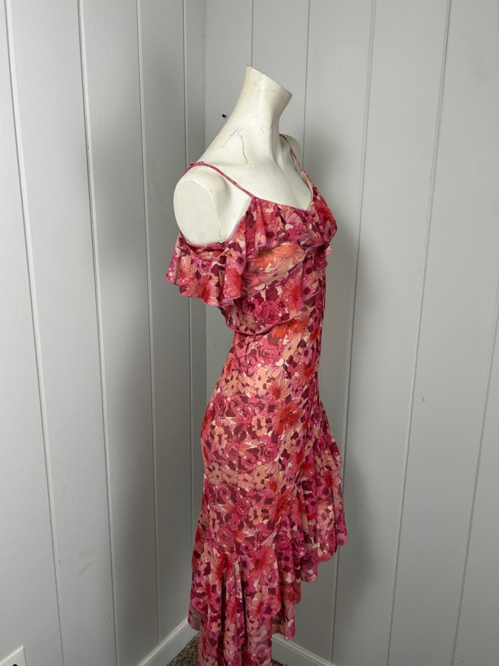 Women’s Floral Ruffle Dress Small Asymmetrical Hem Feminine Spring Summer flowy - Picture 2 of 8